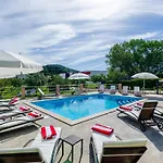 Apartments Mali Paradiso - Two Bedroom Apartment With Balcony And Pool View