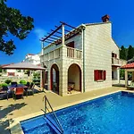 Villa Anka - Five-Bedroom Villa With Terrace And Swimming Pool