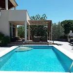 Apartments Villa Dona -Two Bedroom Apartment With Shared Swimming Pool