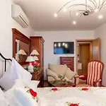 Apartment Viva La Vita - Two-Bedroom Apartment With Shared Pool
