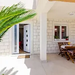 Apartment Moon River - Two-Bedroom Apartment With Terrace