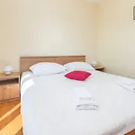 Guest House Fontana - One Bedroom Apartment With Balcony And Sea View