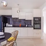 Apartment Life Plus-Two Bedroom Apartment With Terrace