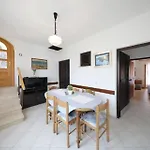 Knez - Relaxing Apartments Near The Sea On Mali Iz