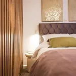 Charming Studio Apt In City Center