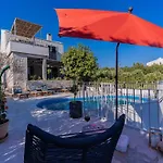 Villa Vera -Three Bedroom Villa With Swimming Pool