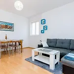 Apartment Antej - One Bedroom Apartment With Terrace And City View