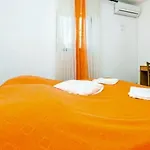 Guest House Fontana - Two Bedroom Apartment With Terrace And Sea View