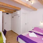 Lavender Garden Apartments - Studio Apartment With City View First Floor - Apt 4