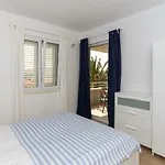 Apartments Villa Karmen - Two-Bedroom Apartment With Balcony And Sea View Lu I