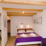 Lavender Garden Apartments - Comfort Studio Apartment Ground Floor - Apt 2