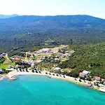 Apartments Leme - One Bedroom Apartment With Garden View Apt4