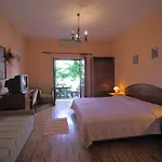 Apartments Magda- Comfort Studio Apartment With Patio And Garden View Apartman 1