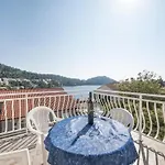 Bertie'S Lodge - One Bedroom Apartment With Terrace And Sea View A2