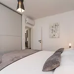 Luxury D Apartments - Luxury Two Bedroom Apartment With Terrace A2
