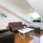 Apartment Marlo - Two-Bedroom Apartment With Balcony Top Floor
