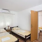 Apartments Djurkovic - Two-Bedroom Apartment With Shared Terrace And Sea View