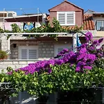 Guest House Misita - One Bedroom Apartment With Balcony And Sea View