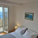 Apartment Mia - Two-Bedroom Apartment With Balcony And Sea View