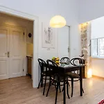 Midtown Apartments - Studio Apartment With Street View