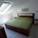 Holiday Home Island Gem - Five Bedroom Apartment