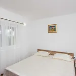 Apartments Djurkovic - One-Bedroom Apartment With Shared Terrace And Sea View