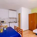 Apartments Glavor - One Bedroom Apartment With Terrace And Sea View