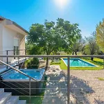Cozy Home In Prkos With Jacuzzi