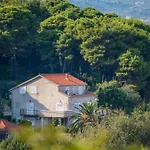 Apartments & Rooms Tapera- Comfort One-Bedroom Apartment With Terrace And Garden View
