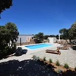 Not Detached Home With Swimming Pool For Use