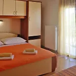 Apartment Pink In Starigrad Paklenica Only 200 M From The Sea