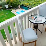 Villa With With 5 Apartments In Peracko Blato