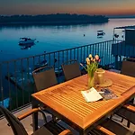 Beachfront Holiday Villa Marija - Karbuni
