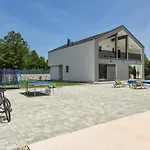 Villa Luka - New Isolated Villa With Heated Pool, Jacuzi And Sauna