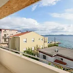 Spacious Apartment Near The Sea