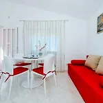 Apartments Ljubo - Modern Andy Cosy