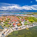 Apartments Jora - Family Friendly With Parking Space