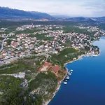 3 Bedroom Beautiful Home In Maslenica