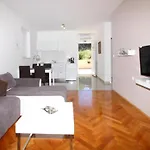 Apartments Dubreta