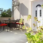 Apartments Dubreta