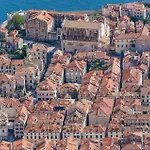 Gorgeous Home In Dubrovnik With Kitchen