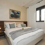 New & Luxury 5* With Breathtaking View- Kiki Lu Apartment