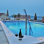 Cozy Apartment In Posedarje With House Sea View