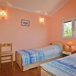2 Bedroom Awesome Home In Privlaka