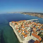 1 Bedroom Lovely Apartment In Bibinje
