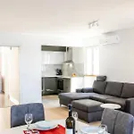5 Bedroom Cozy Home In Prizba
