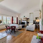 Cozy Apartment In Zrnovo With Kitchen