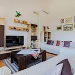 Cozy Apartment In Zrnovo With Kitchen