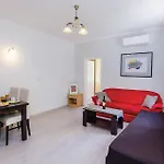 Pet Friendly Apartment In Bosanka With Kitchen