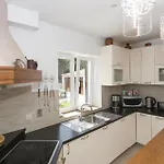 5 Bedroom Cozy Home In Topolo
